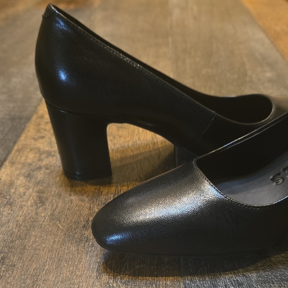 Aerosole Leather Pumps - Picture 2 of 8